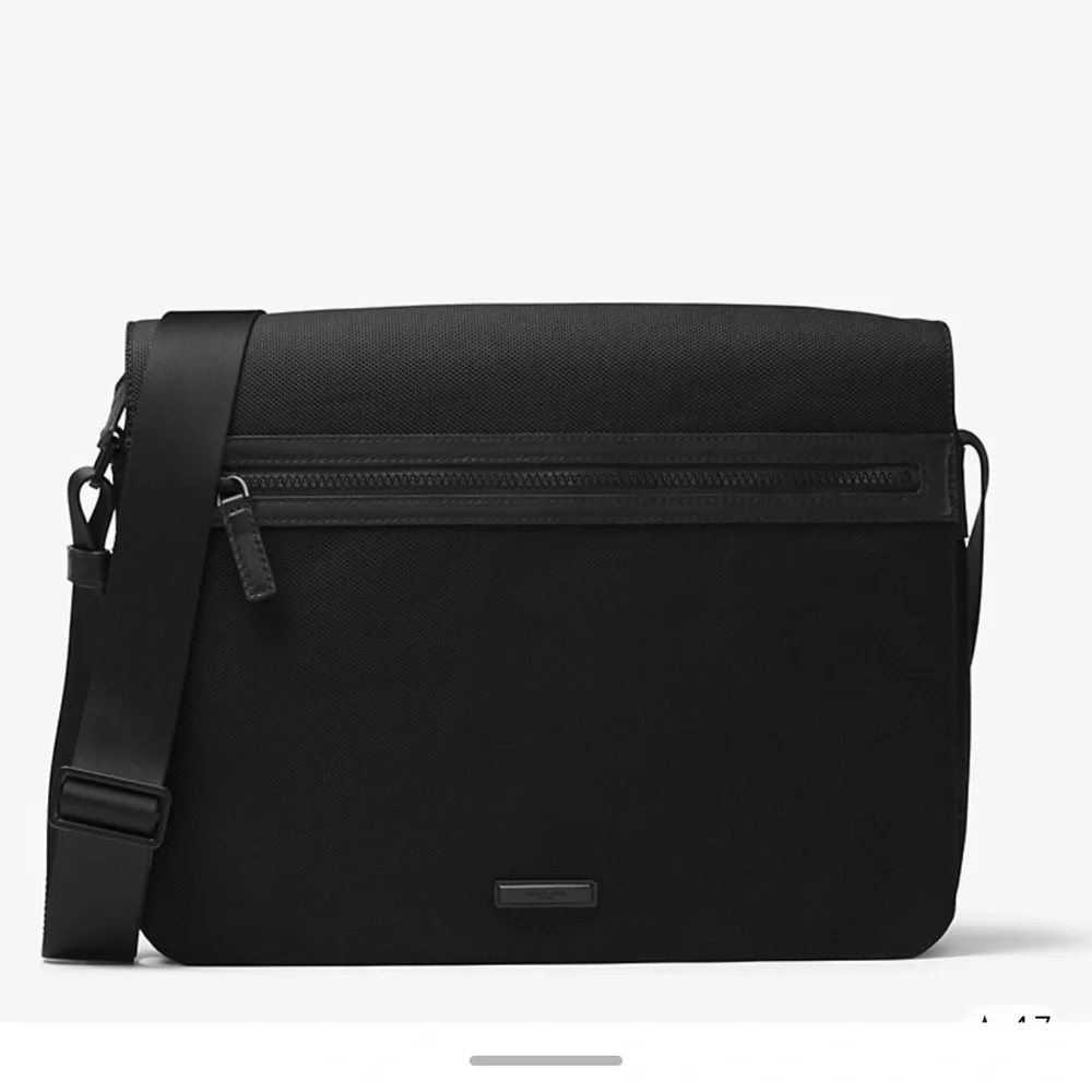 Michael Kors Kent Large Nylon Messenger Bag in Black